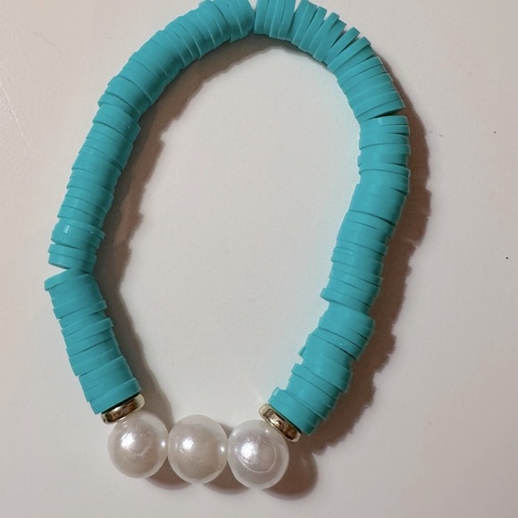 Teal clay bead bracelet with pearls - Picture 2 of 3